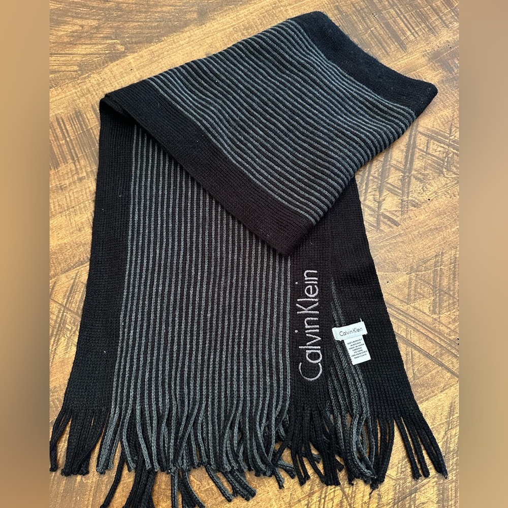 ☘️ Calvin Klein scarf